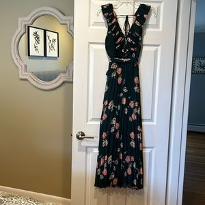 Lulu’s Loved By You Dark Green Floral Dress size XS